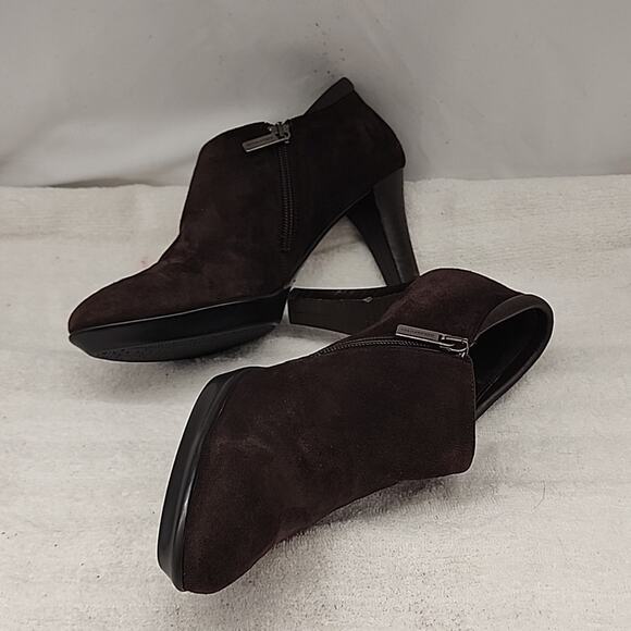 AQUATALIA BY MARVIN K ESPRESSO BROWN SUEDE LOW ANKLE BOOTIES LADIES 8.5 GUC - Picture 16 of 16